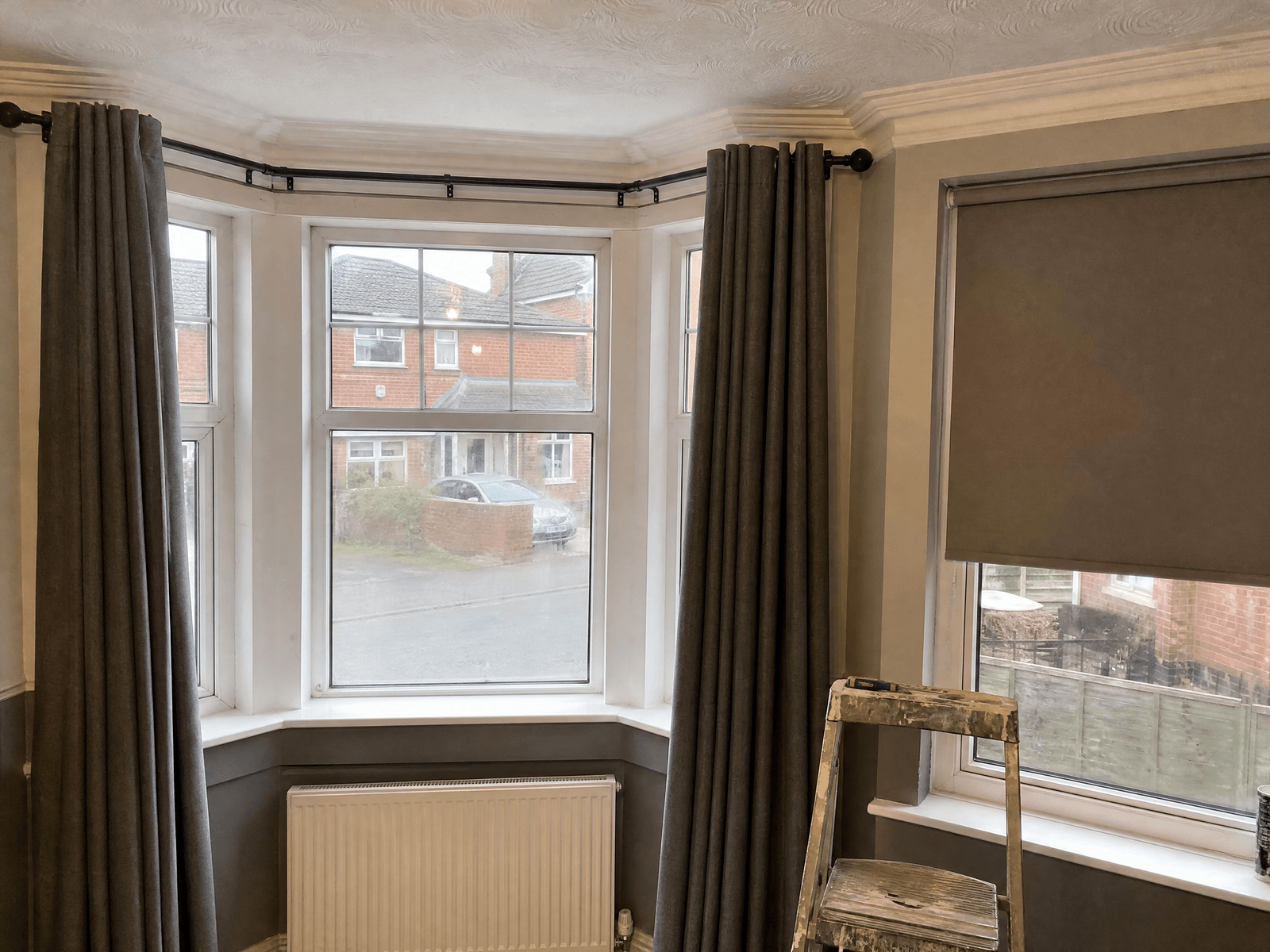 Curtain Pole and Blind Fitting: the finished job